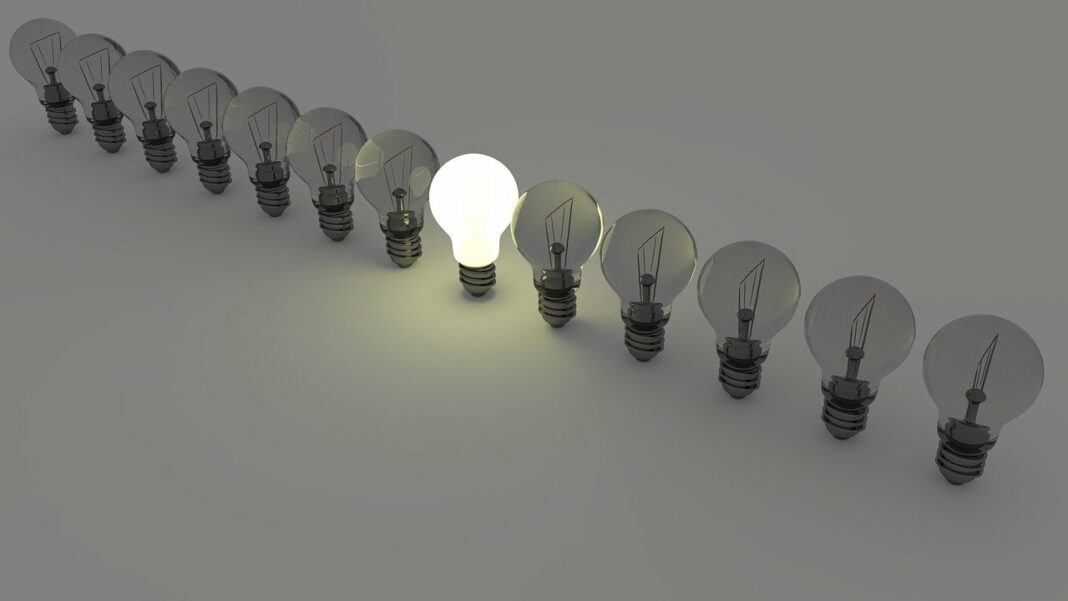 light-bulbs-g67a0f7d55_1280
