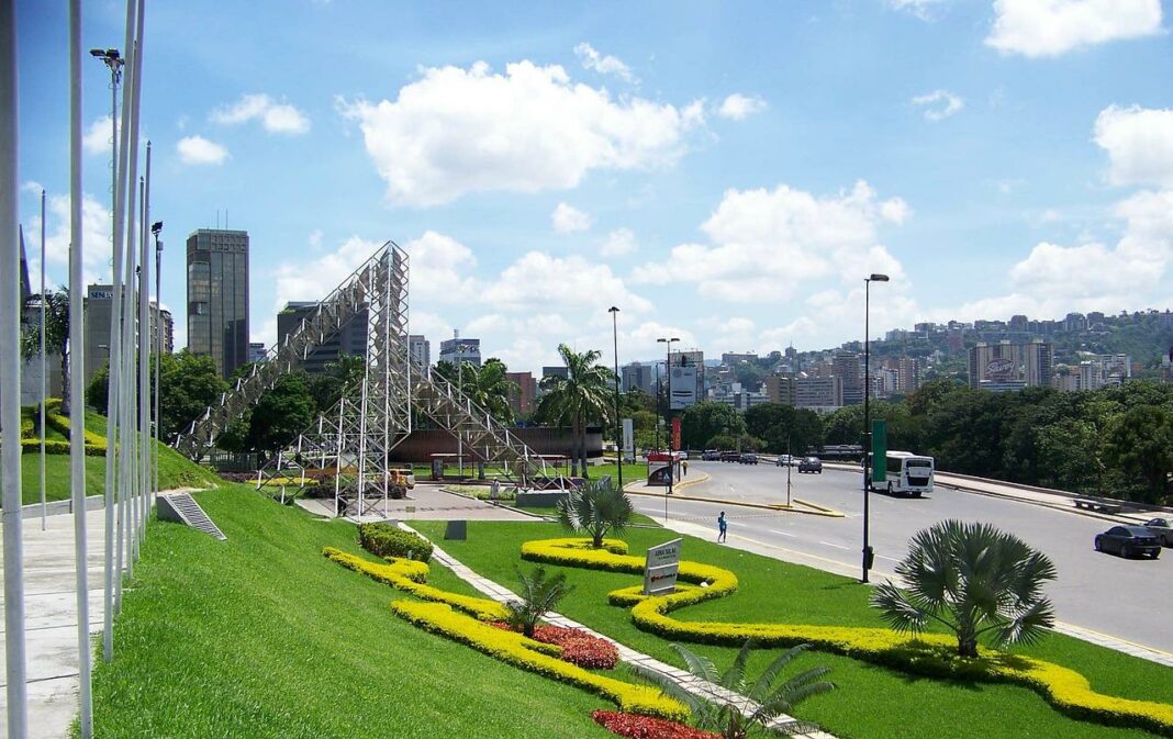 Le saviez-vous  Vous pouvez payer des services en DASH à l'aéroport CCS de Caracas (Venezuela) ! - cities-g9b76c388e_1280